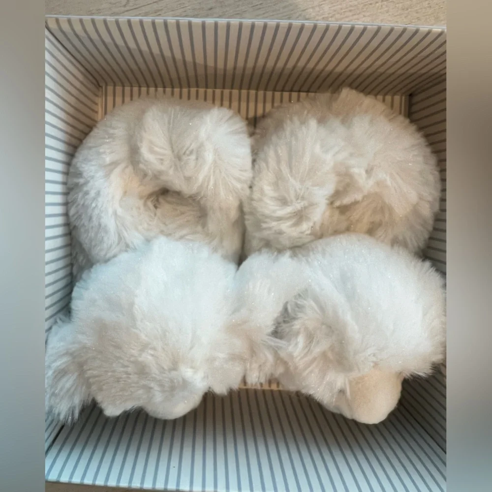 BRAND NEW Doudou et Compagnie Paris Lamb Slippers Newborn in White